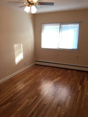Rented by Metroline Realty | media 70
