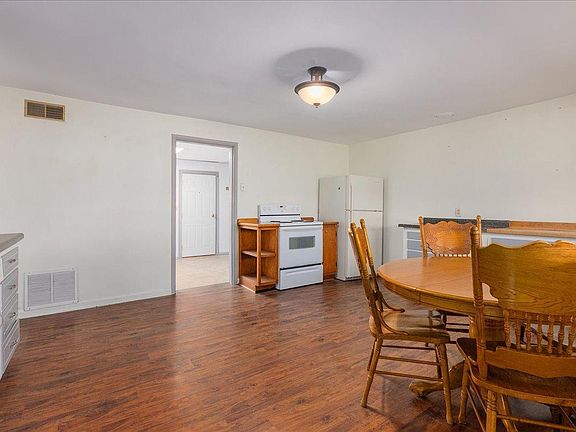 5th image of 204 Harriman Ave S