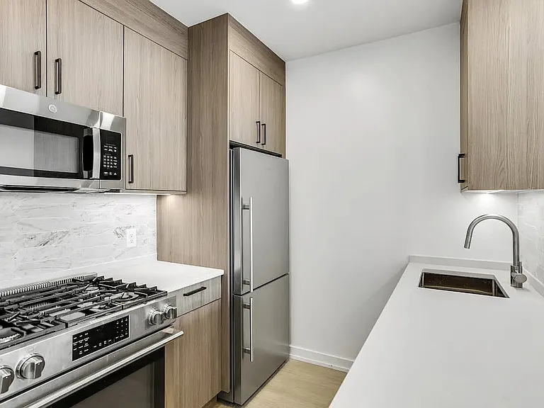 200 W 60th St #3F — Photo 11
