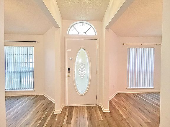 4th image of 2107 Willesdon Dr E