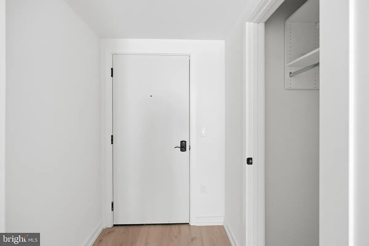 Building Photo - 208 Vine St #3G