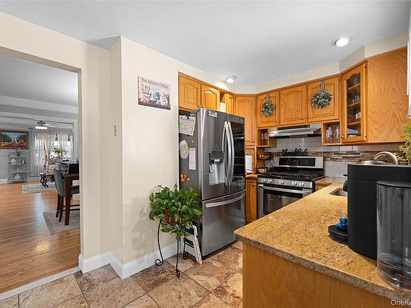 4th image of 3184 Baisley Avenue