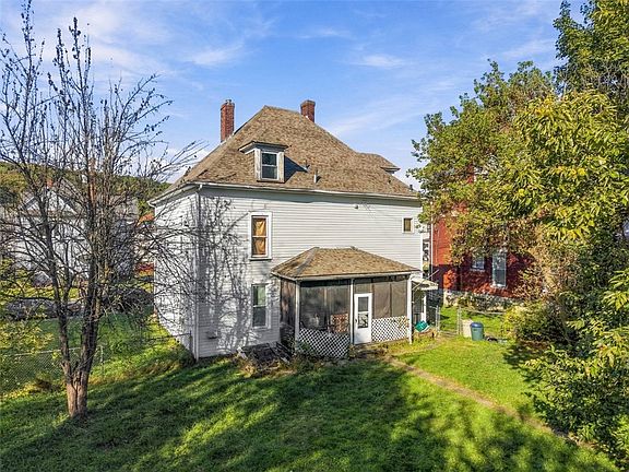 5th image of 233 W Brady St