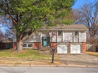 304 S Lindenwood Dr, Olathe, KS 66062