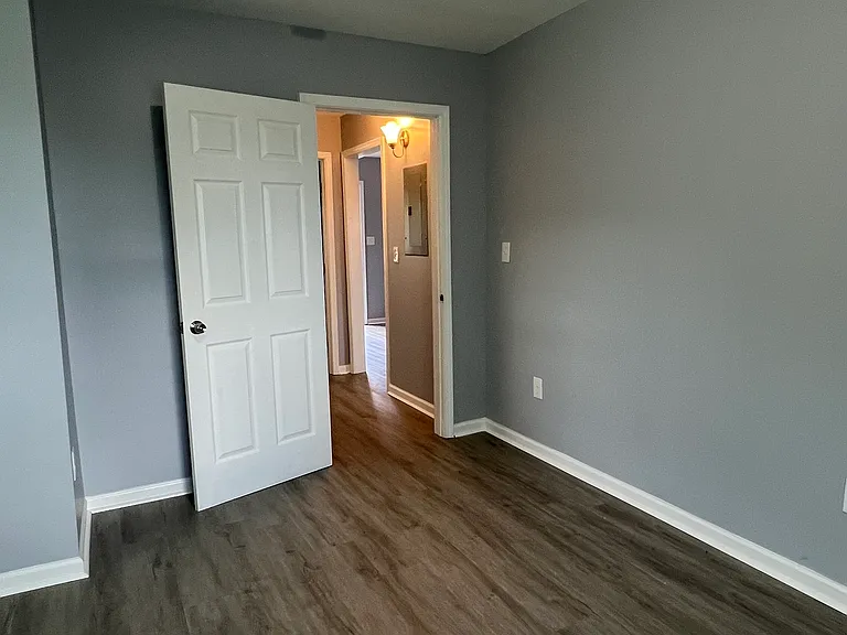 305 W Oak St #B — Photo 7