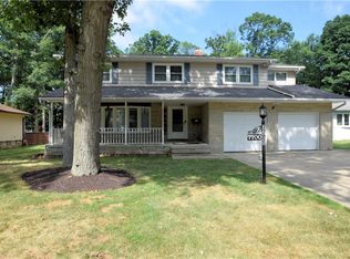 7700 Valley Villas Dr, Parma, OH 44130