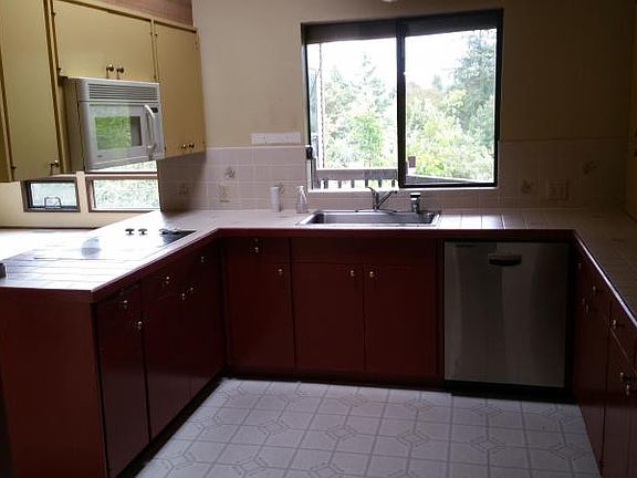 3rd image of 104 214th Ave NE