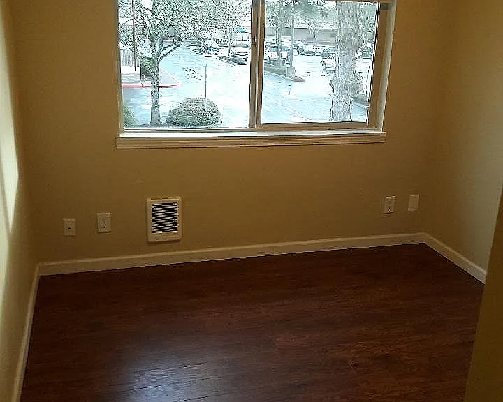 Cottonwood Manor Apartments - Albany OR - Bedroom