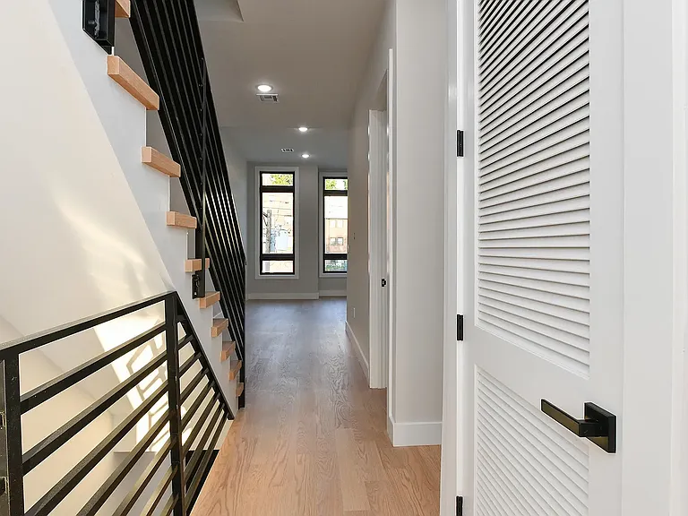 221 Columbia Ave #2 — Photo 7