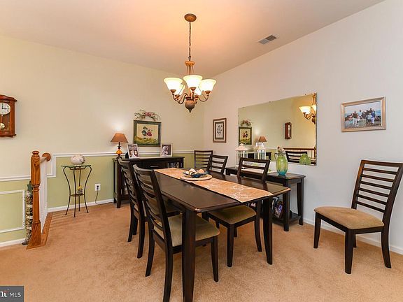 5th image of 66 Pelican Pl W