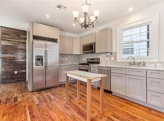 4th image of 2742 Verbena St