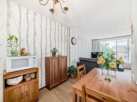 4th image of 635 57th Ave SW #305
