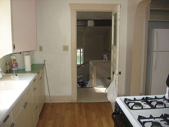 5th image of 301 3rd Ave N