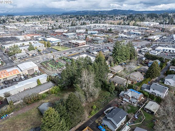 5th image of 200 SE Vista Ave