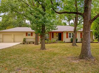 3900 W 98th Ter, Overland Park, KS 66207
