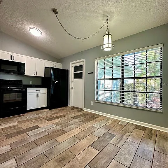 1831 Twisting Ln — Photo 3