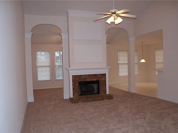 3rd image of 812 Tanners Point Dr