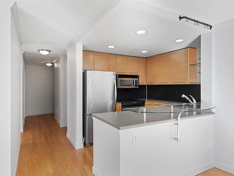 1420 E Pine St #E202 — Photo 15