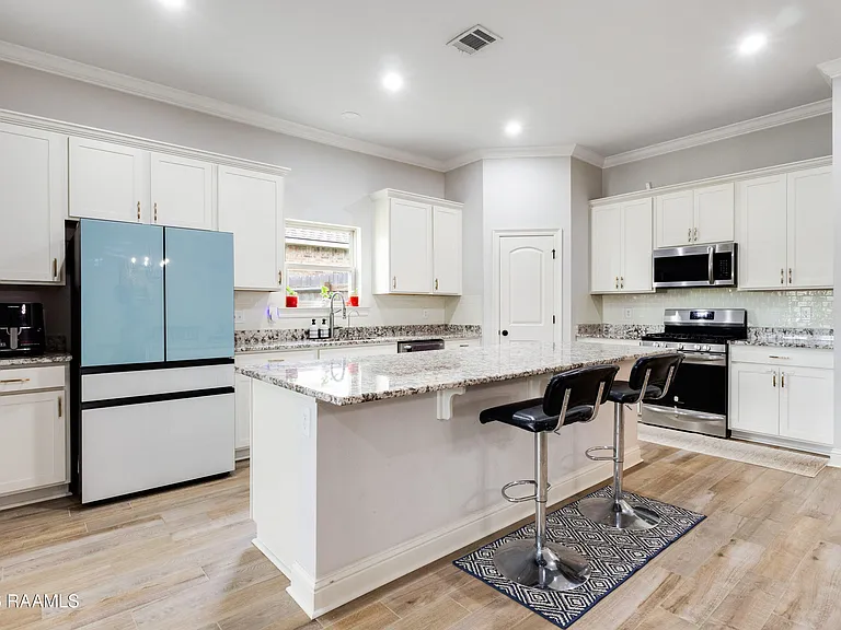 107 Interpreter St — Photo 3