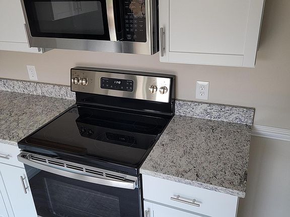 4th image of 1606 20th St NE