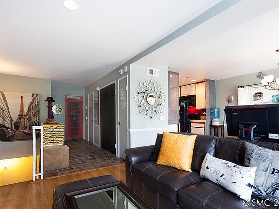 2nd image of 4262 Mesa Vista Way Unit 2