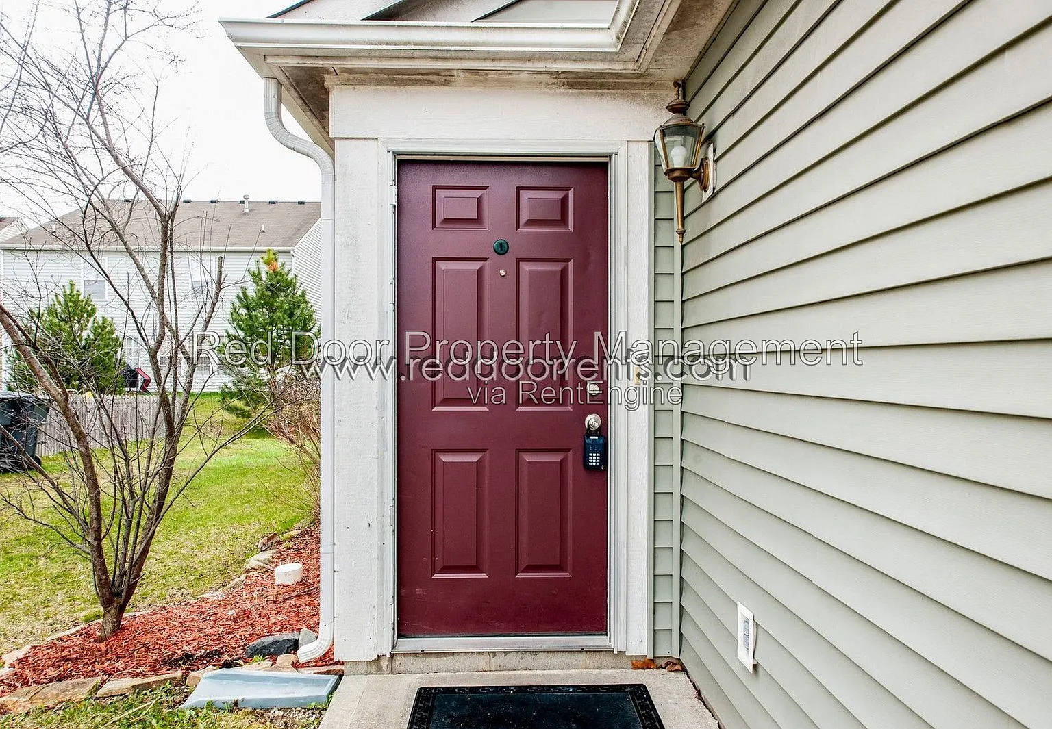 3 bed, 2.0 bath, 1208 sqft, $1,695 — Photo 2