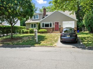 972 Eastlawn Dr, Teaneck, NJ 07666