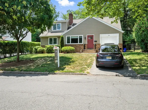 972 Eastlawn Dr, Teaneck, NJ 07666