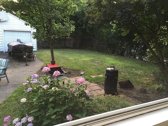4th image of 1041 Iroquois Dr SE