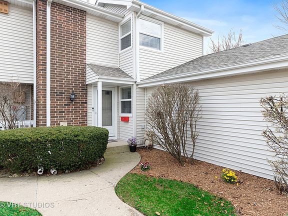 3rd image of 30W305 Pinehurst Dr