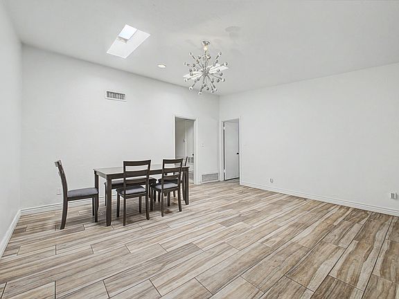 5th image of 3650 E Poinsettia Dr