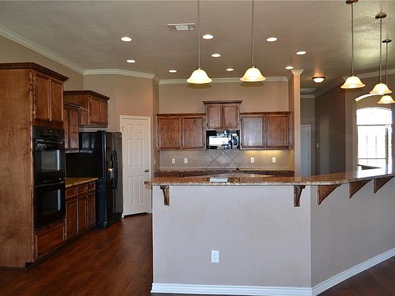 5th image of 225 Coleton Dr