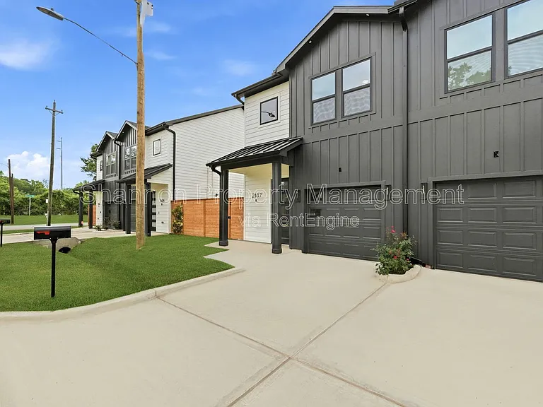 2107 Esther Dr #A — Photo 3