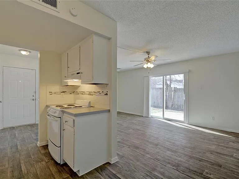 1825 Wooten Park Dr #101 — Photo 4