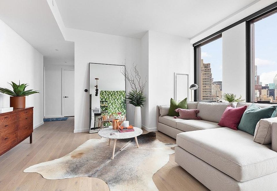1st image of 626 1st Ave APT E25j