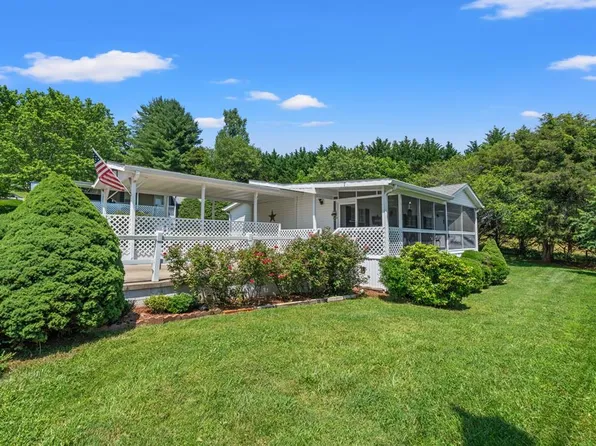 99 Pastureview Dr, Franklin, NC 28734