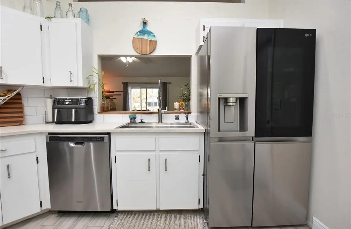 3 bed, 1195 sqft, $2,400 — Photo 3