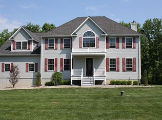 2 Farm Hollow Rd, New Windsor, NY 12553