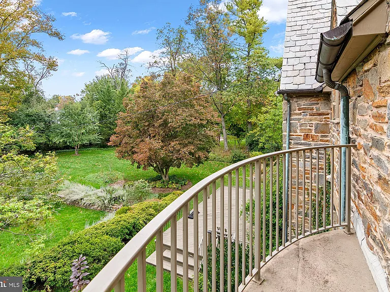 7704 Crossland Rd — Photo 29