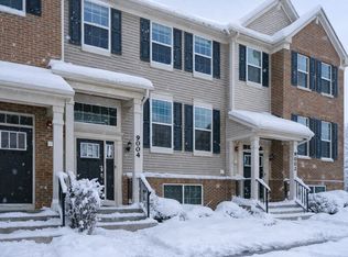 9004 Dolby St, Huntley, IL 60142