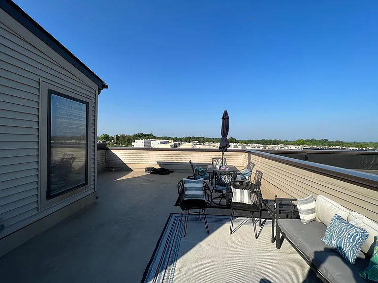Roof top deck, furniture can be added to the rental with no extra charge