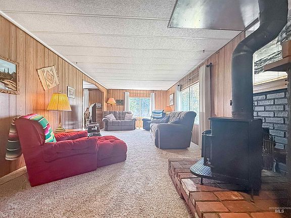 4th image of 1226 Larson Rd