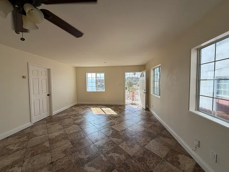 Living room/dining room