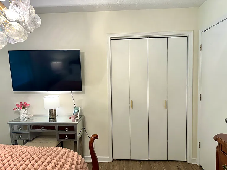 240 Seagraves Dr #240 — Photo 9