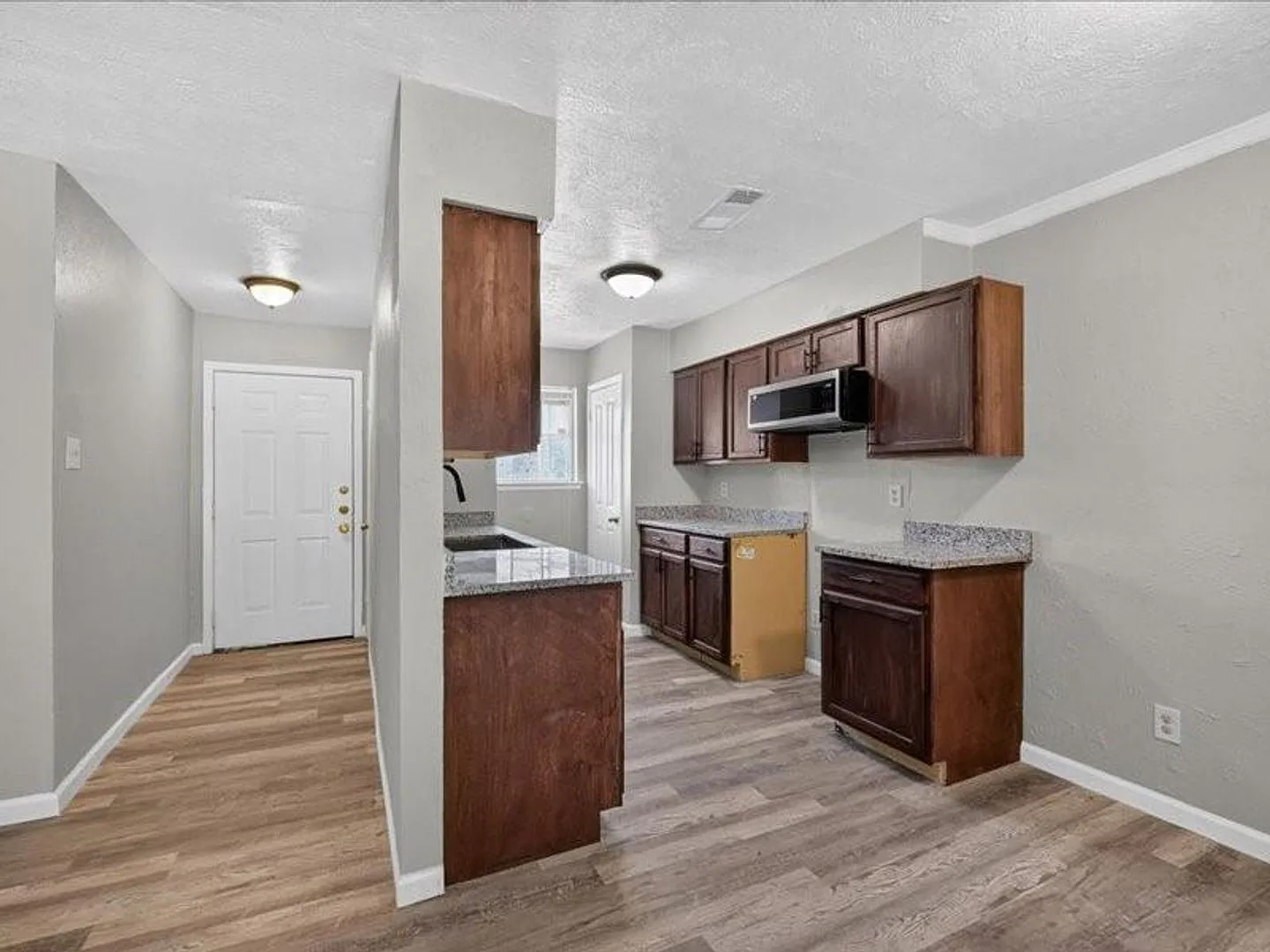3 Bedrooms, 1 Bathroom, Den with Separate Entry — Photo 3