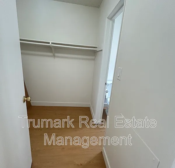 321 E Tujunga Ave #J — Photo 7