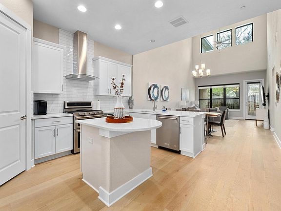 4th image of 4323 Spicewood Springs Rd Unit 2