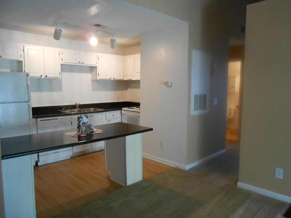 2nd image of 101 Meadowood St