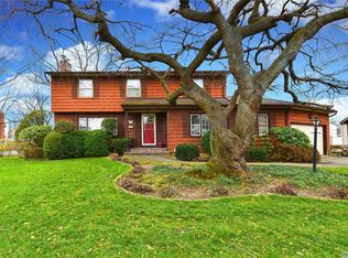 36 Catherwood Cres, Melville, NY 11747