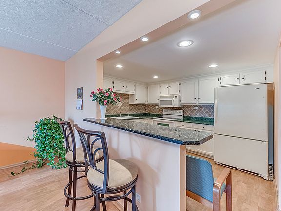 4th image of 375 Plum Creek Dr APT 211